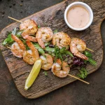 espetinho-de-camarao-com-alho