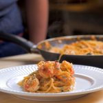 macarrao-com-camarao-ao-molho-rose