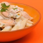 macarrao-com-salmao-ao-molho-branco