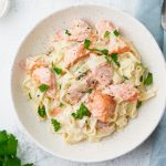 macarrao-com-salmao-ao-molho-branco