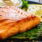 salmao-marinado-com-mostarda-dijon-e-aspargos