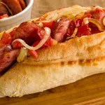 sanduiche-de-calabresa-acebolada