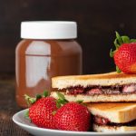 sanduiche-de-chocolate-com-morango