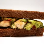 sanduiche-de-frango-com-abacate