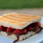 sanduiche-de-nutella-com-morango