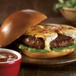 sanduiche-de-queijo-brie-com-geleia