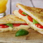 sanduiche-de-queijo-com-tomate