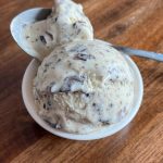 sorvete-de-baunilha-com-gotas-de-chocolate