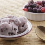 sorvete-de-cereja-com-gotas-de-chocolate