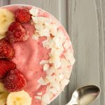 Tigela de smoothie de proteína de banana e morango tigela-de-smoothie-de-proteina-de-banana-e-morango